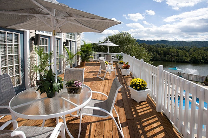 The Lakeside Apartments Deck